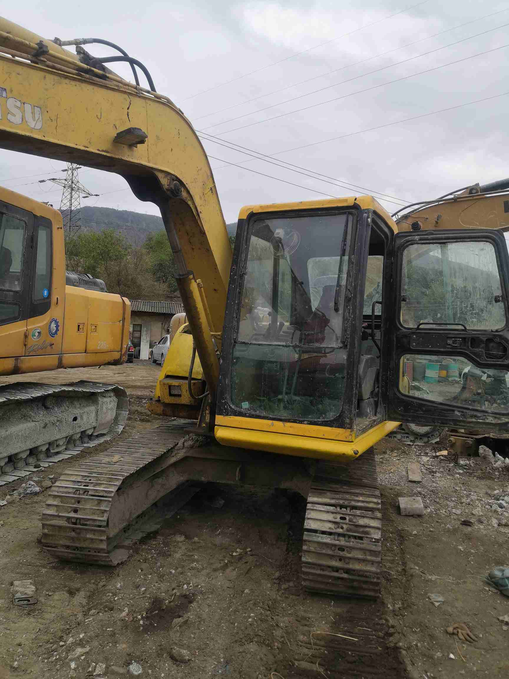 二手交易 挖掘机/勾机二手交易 小松60一7出售   施工地点:四川